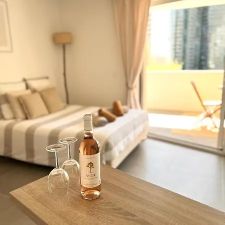 Luxueux Neuf - Frontiere - Piscine - Parking Prive Apartman